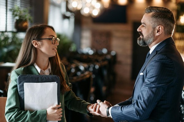 Maximizing Blogging for UK Interior Design: Expert Tips to Share Your Design Insights